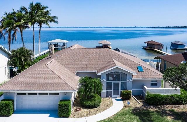 Serenity on Lake June: Modern Lakeside Retreat with Private Dock