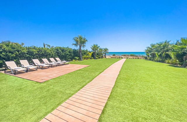 Serenity Seafront Villa - Charming Ayia Thekla Getaway