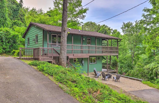 Serenity Waynesville Home with Deck and Fire Pit!