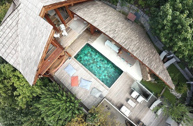 piscine avec aucun vis a vis l été, sauna, spa, home cinema, billard