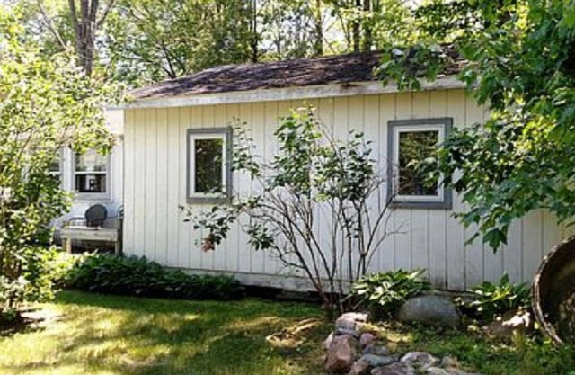Serry Summer Kamp Cabin on Waterfront Property