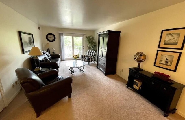 Serviced Apartment Steps From The Fox River