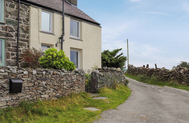Set in the most fantastic elevated position, with simply stunning views.
