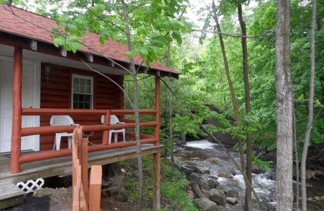 Seven Dwarfs Cabin - On The Brook Cabins