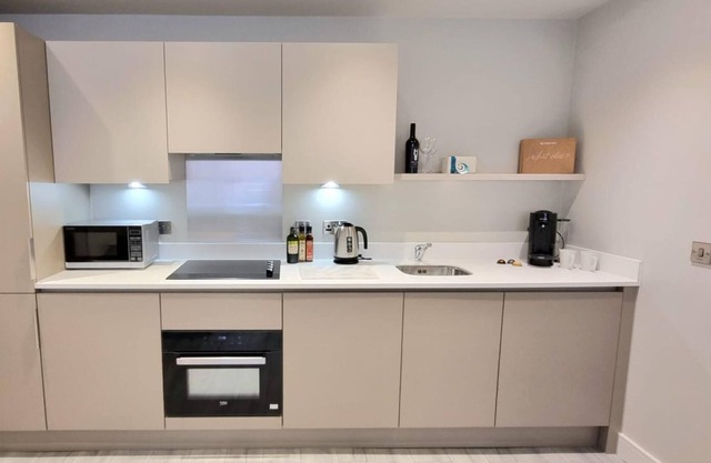 Seven Living Residences Slough - Luxury Apartments, Free Parking, 14 Mins train to London
