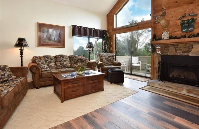 Seven Springs 3 Bedrooms Premium Condo, Ski In/Ski Out by RedAwning