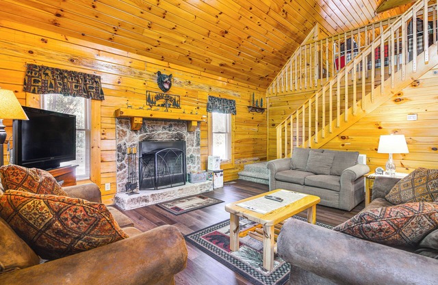 Sevierville Cabin w/ Hot Tub & Deck!