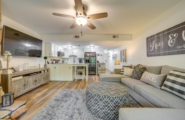 Sevierville Condo with Balcony and Pool Access!