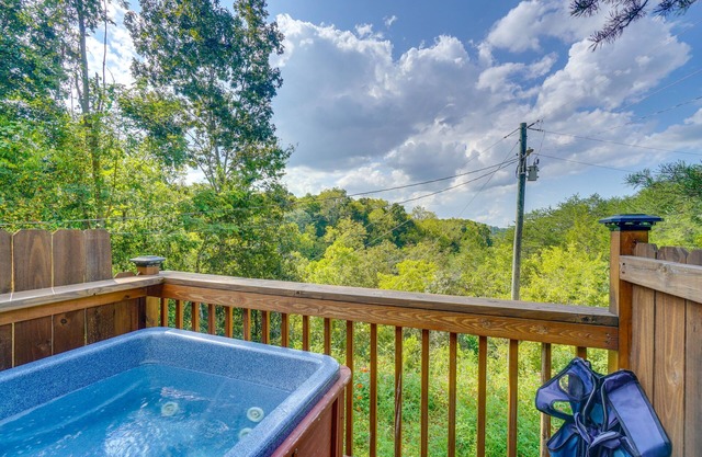 Sevierville Studio Cabin Rental w/ Private Hot Tub
