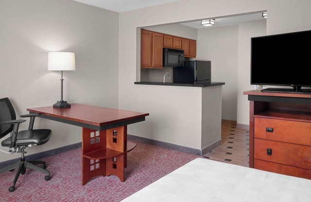 SF Work & Stay – Studio w/ Kitchen & Work Desk, Pet-friendly!