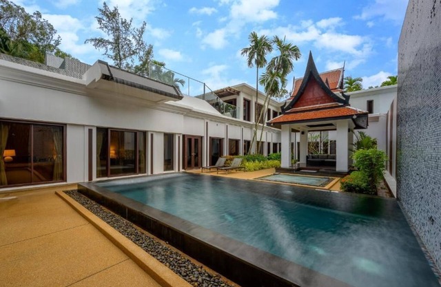 Villa 3 chambres avec piscine face à la plage
