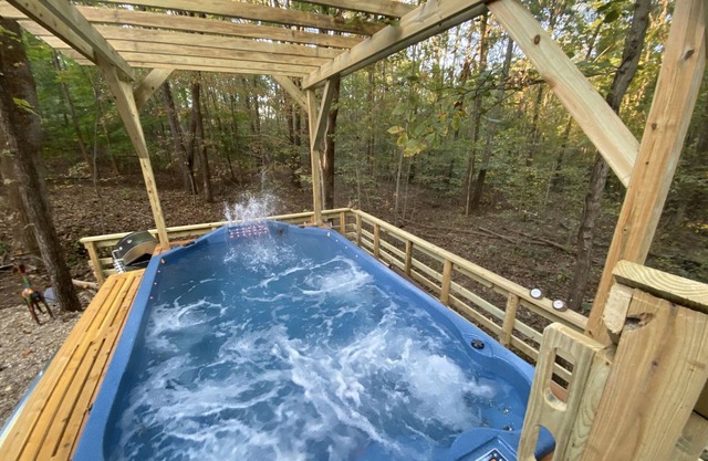 Swim Spa- Wooded Shaded Cabin 2 miles à l'entrée du lac / parc utilisez notre passe de parc!