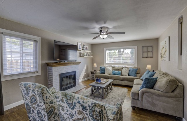 Shades of Blue Homestead 3BR 2BTH au coeur de Lodi