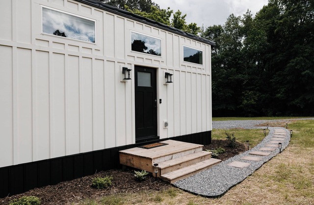 Shadow’s Hideaway - Tiny Home w/Fire Pit + Views