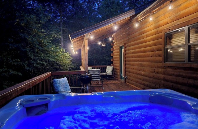 Log Cabin de luxe à la forêt enchantée Resort (Shady Oak)