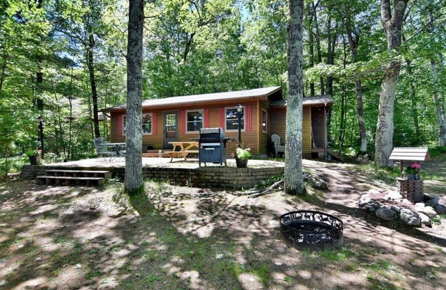 Shady Oaks Cottage | 2 Bed, 1 Bath