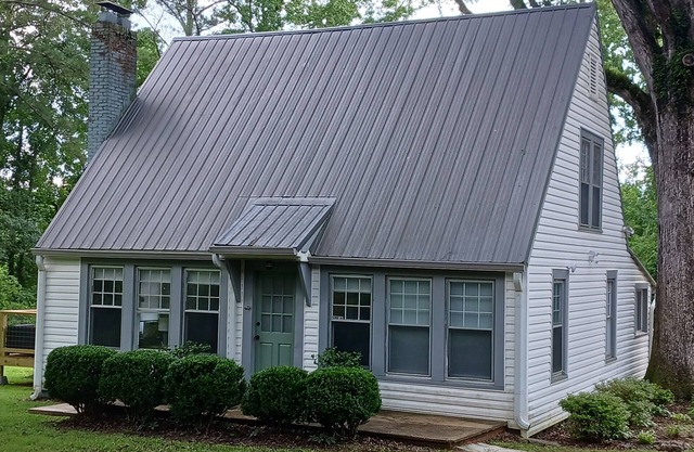 Shady Oaks Charming 2-bedroom cottage in Talladega