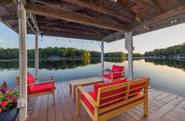 Shady Shores | Spectacular Views | Sleeps 18