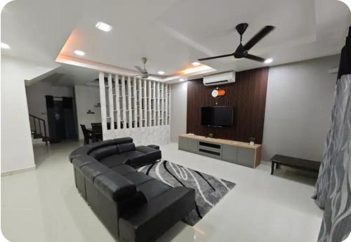 Shakira homestay