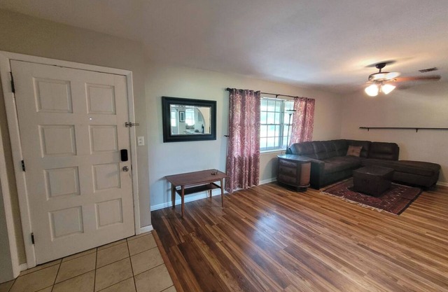 Shalimar Home- Enclosed Patio/Deck/Garage