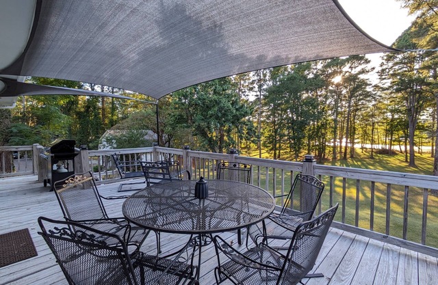 Shallow Waterfront Private 3 Bedrooms+Bunkroom+FirePit+Grill+Games