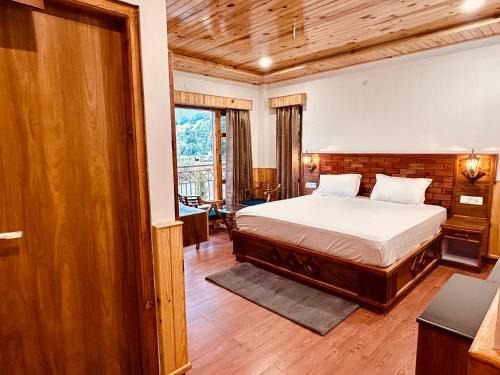 Shalom Hillcrest Inn