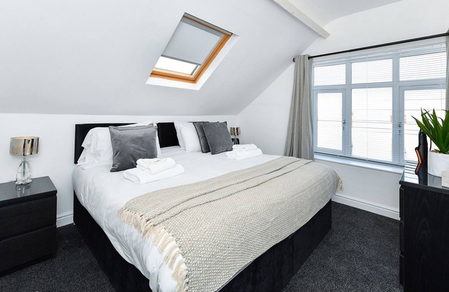 Shardlow Road - Radiant 1Bedroom Apartment equipped with a flat TV and free Wifi