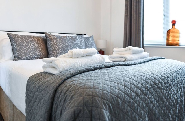 Shardlow Road - Radiant 2Bedroom Apartment equipped with a flat TV and free Wifi