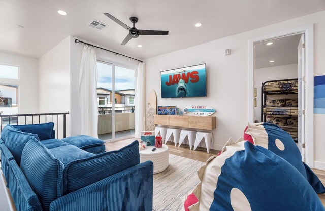 Shark Beach Escape - Private Hot Tub - Near Zion - Sleeps 26