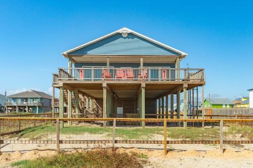Shark Tooth - Beachfront - Pet & Family Friendly