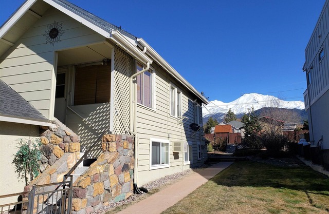 ** MEILLEURE OFFRE VRBO! Mt Shasta View, Pet Ok, à proximité des boutiques de cristal du centre-ville