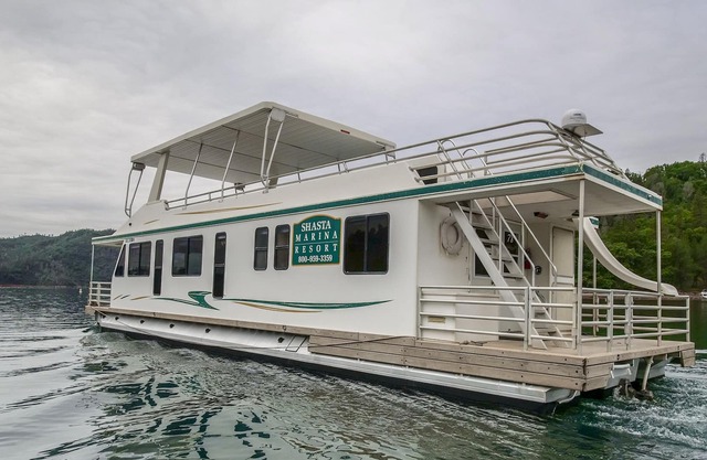Shasta Marina au Mirage II Houseboat de Packers Bay.