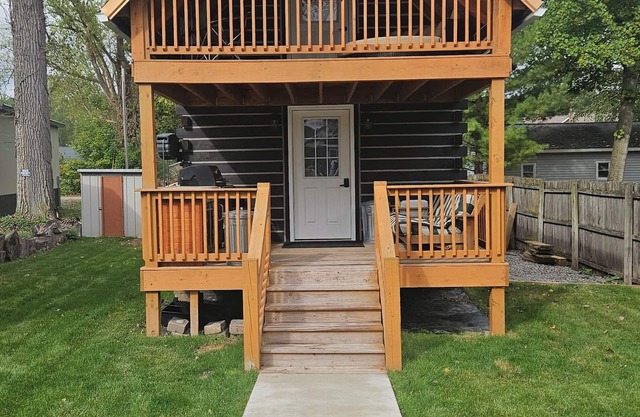 SHAVEHEAD LAKE CABIN RETREAT, near Notre Dame