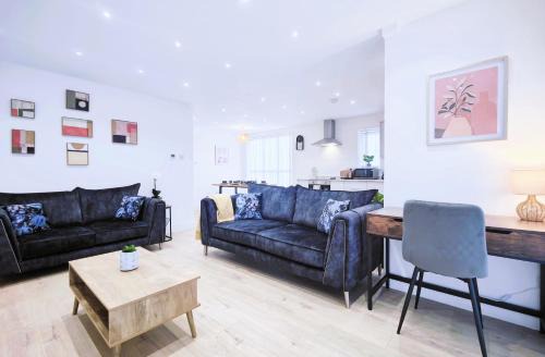 Shaw Heath Cottage - Charming Holiday Home In the Heart of Stockport - Free Parking