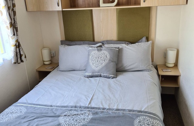 Shearwater Caravan at Tattershall Lakes