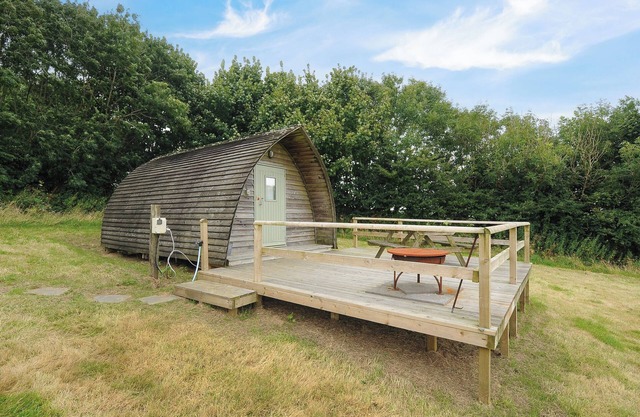 SHEEP SHED @ PENBUGLE ORGANIC FARM, pet friendly in Looe