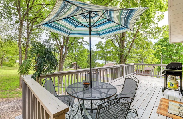 NOUVEAU! Bouton Shell Accueil avec terrasse et table, vue sur le lac