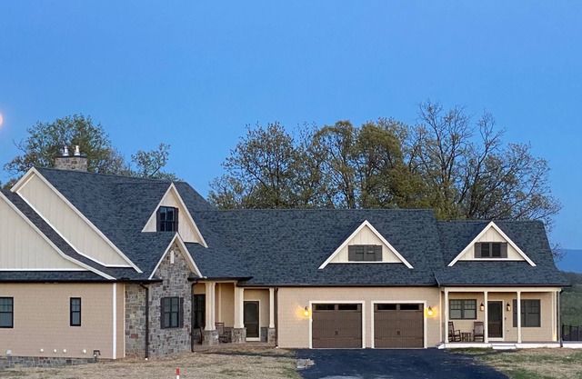 Shenandoah Valley luxury w/stunning orchard & Blue Ridge Mountain views
