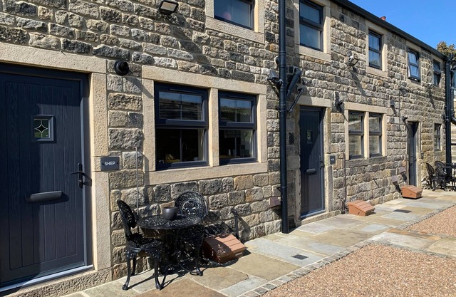 SHEP COTTAGE, family friendly, with open fire in Cragg Vale