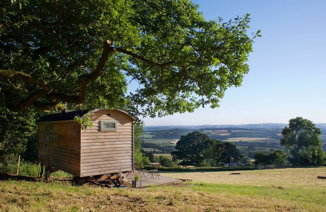 Shepherd Hut with free Hot Tub, Wifi and Breakfast Hamper.