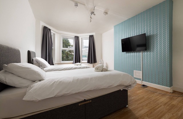 Shepherd's Bush 9 renovated apartment for 4 people