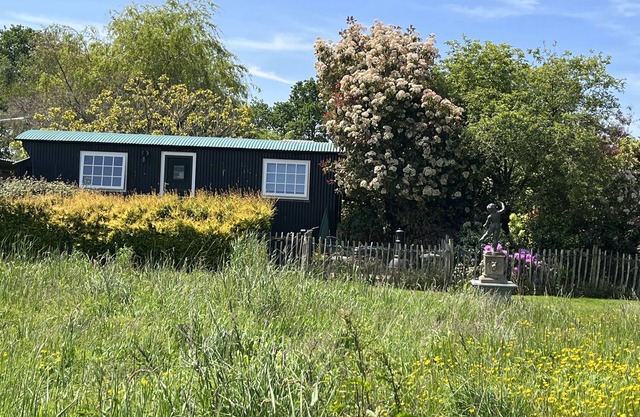 CABANE DE BERGER (DELUXE). Beau 1 chambre, avec patio, idéal pour les couples.