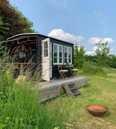 Shepherd's Hut With Lake View In Ollerup