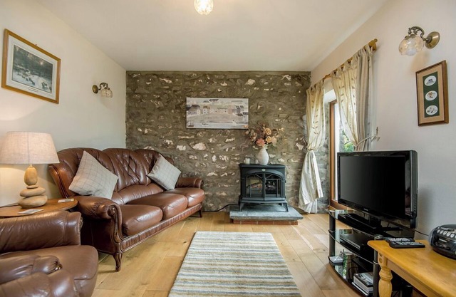 Shepherds Cottage, Holiday Home Nr St Brides, Sleeps 2, 1 bedrooms, bathrooms
