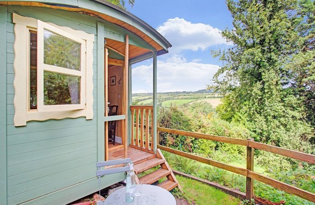 Maison de vacances avec vue sur la colline et jardin