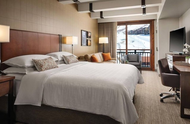 Sheraton Steamboat Resort Villa Ski On/Off-Christmas Week-Studio King & Sofa Bed