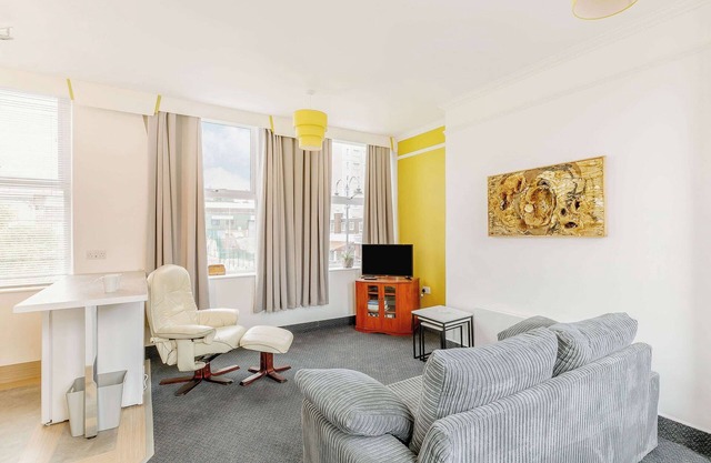 Shibden Suite - UK38332