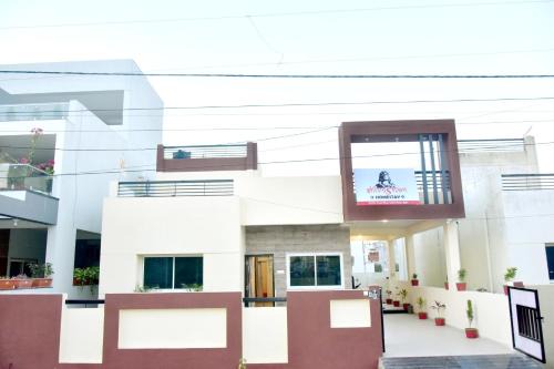 Shivoham Homestay- Private Luxuary Bungalow with Parking & Lawn