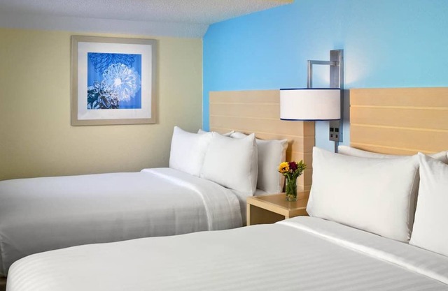 Shopping Spree at Riverchase Galleria Mall! 2 Spacious Units W/ Kitchen, Parking