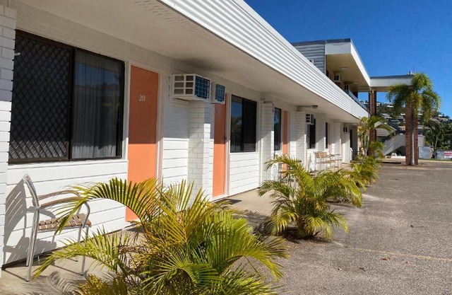 Shoredrive Motel